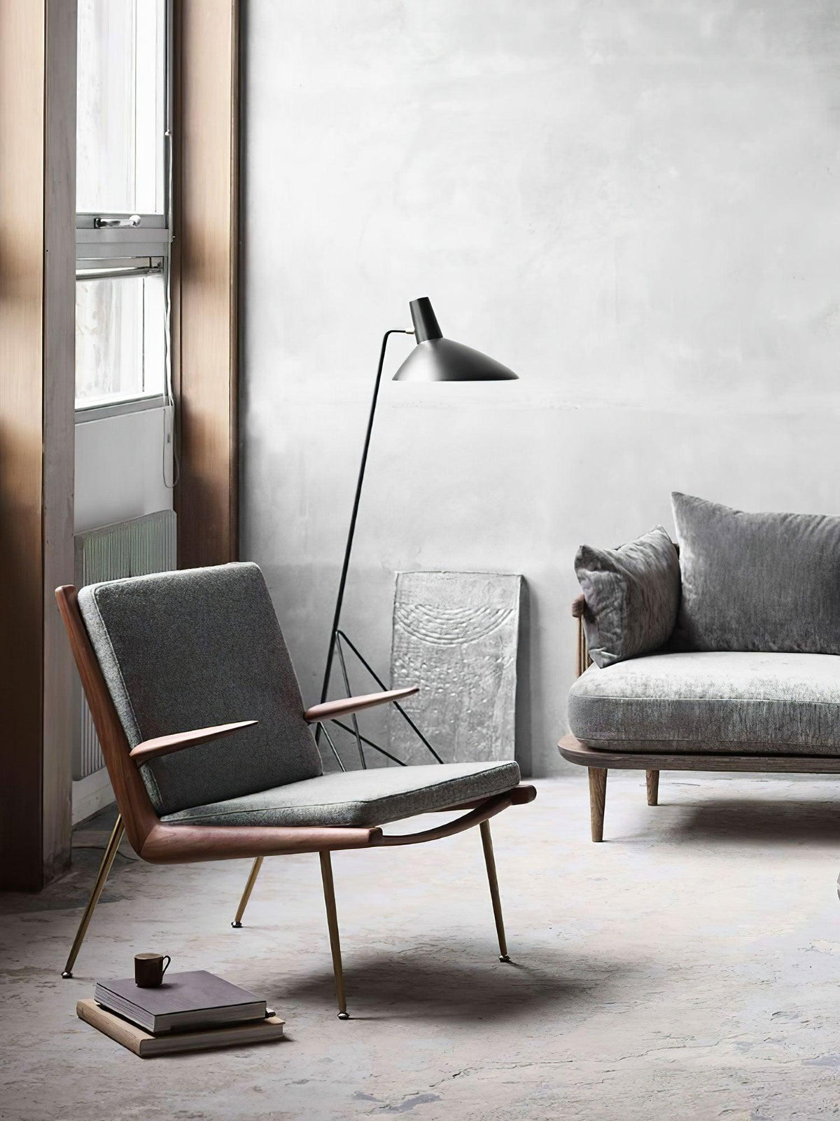 Svelte Noir Floor Lamp 28.3"