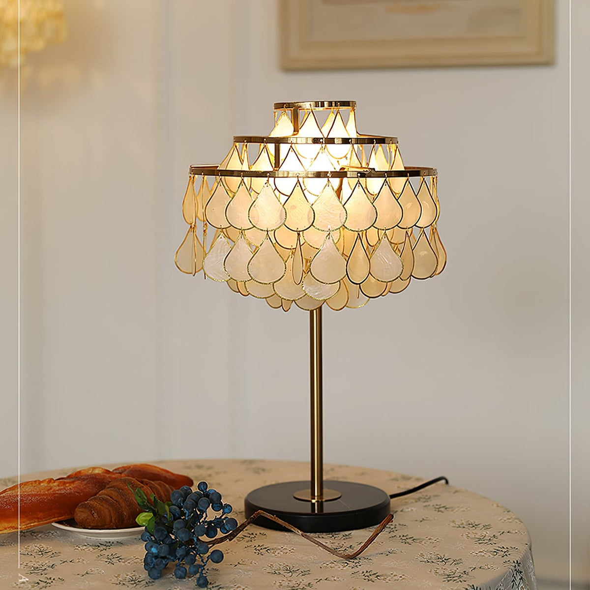 Teardrops Shell Table Lamp