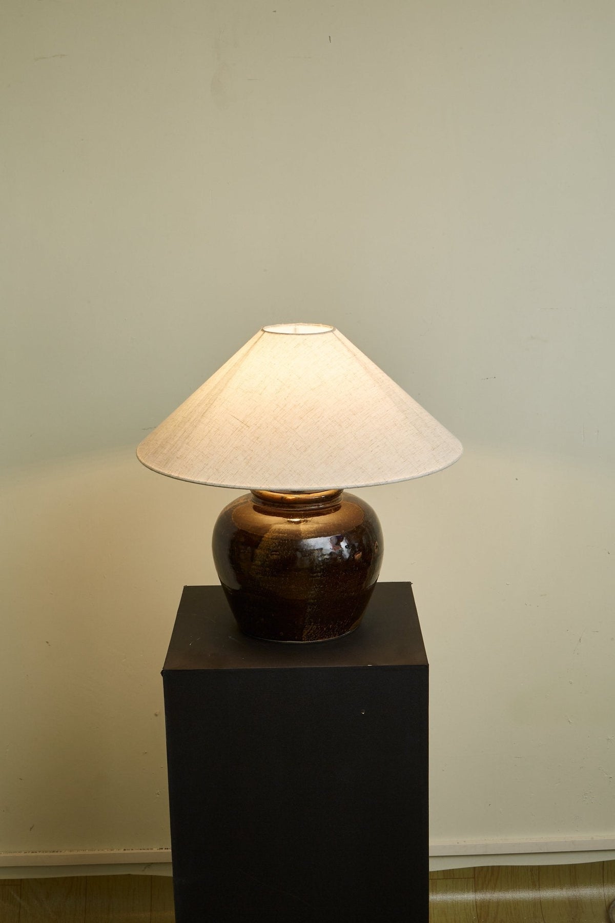 Umber Jar Table Lamp