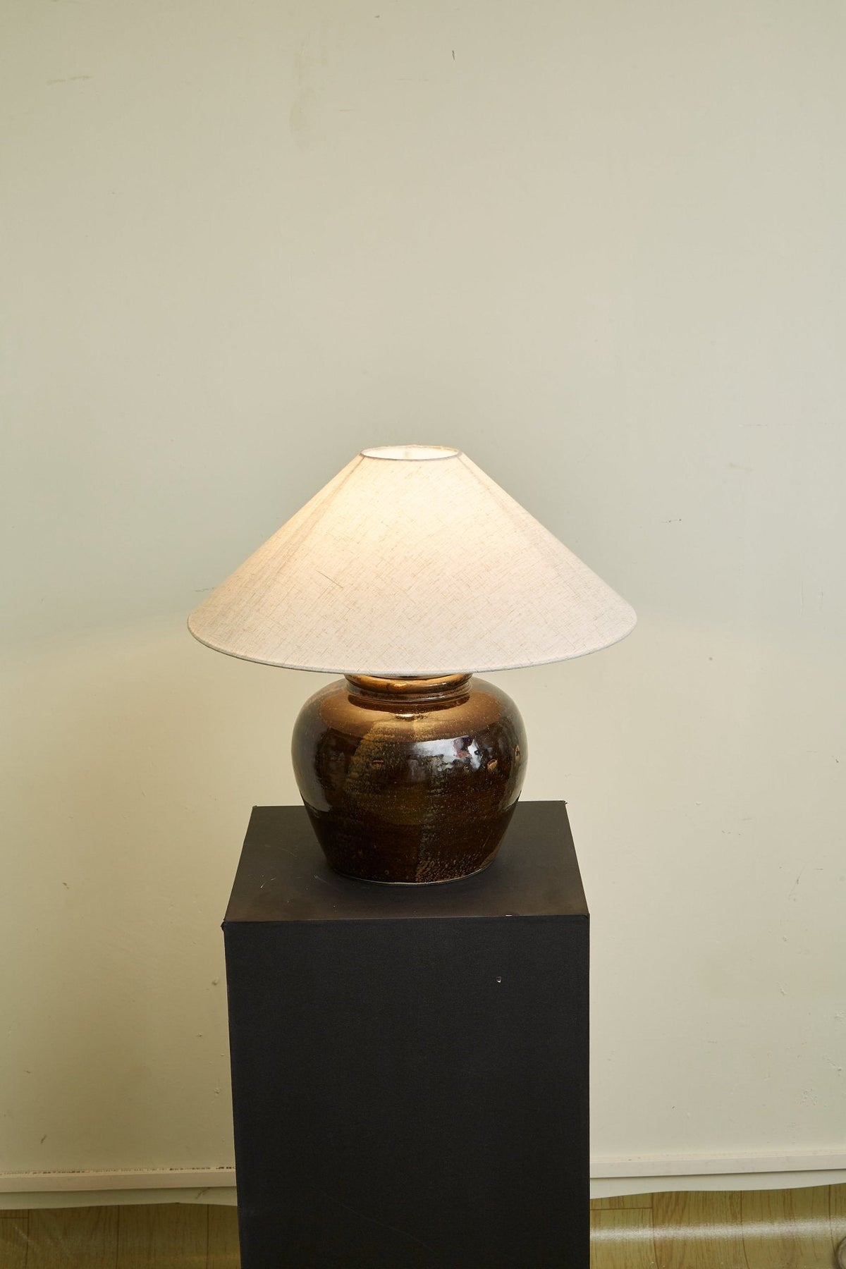 Umber Jar Table Lamp