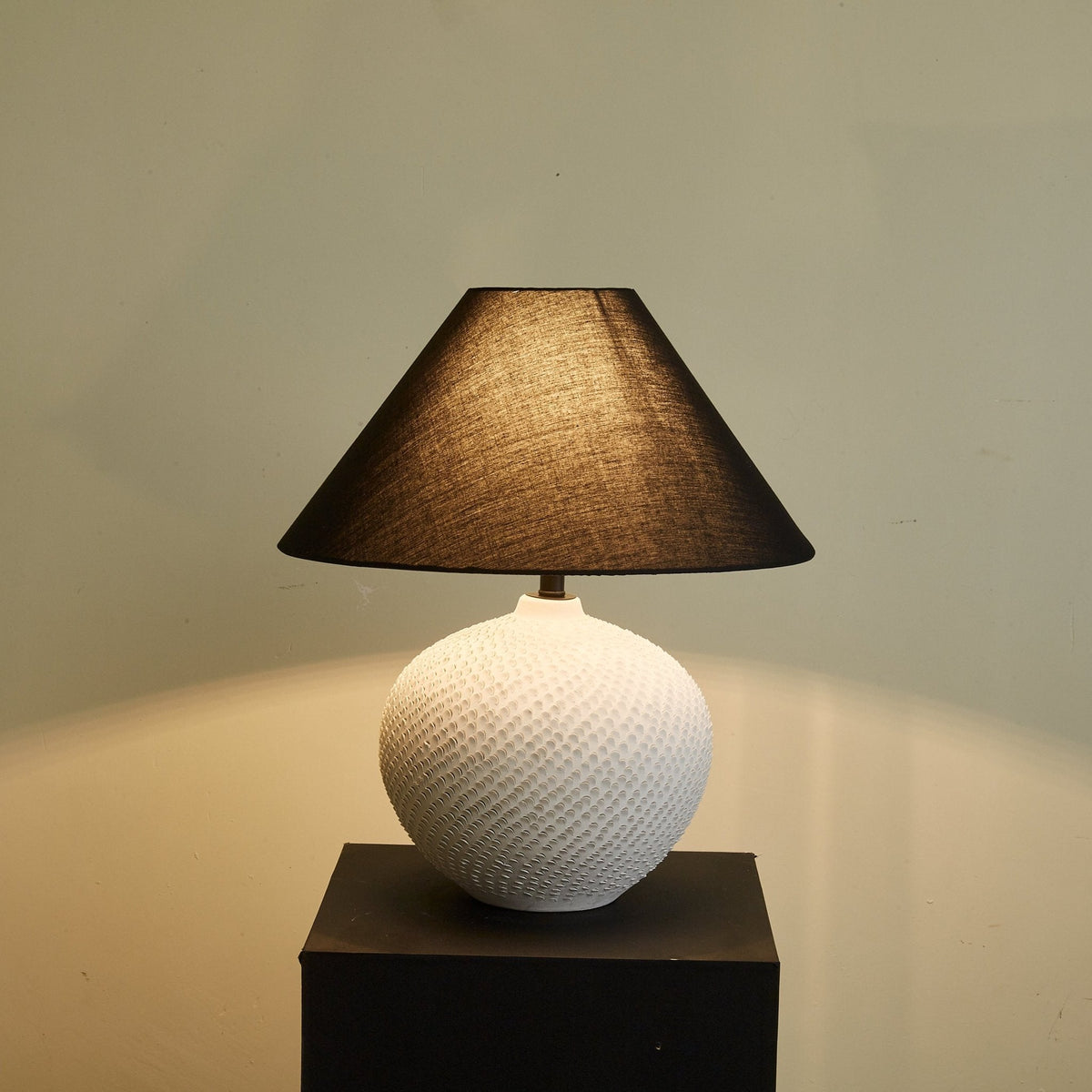Velvra Table Lamp