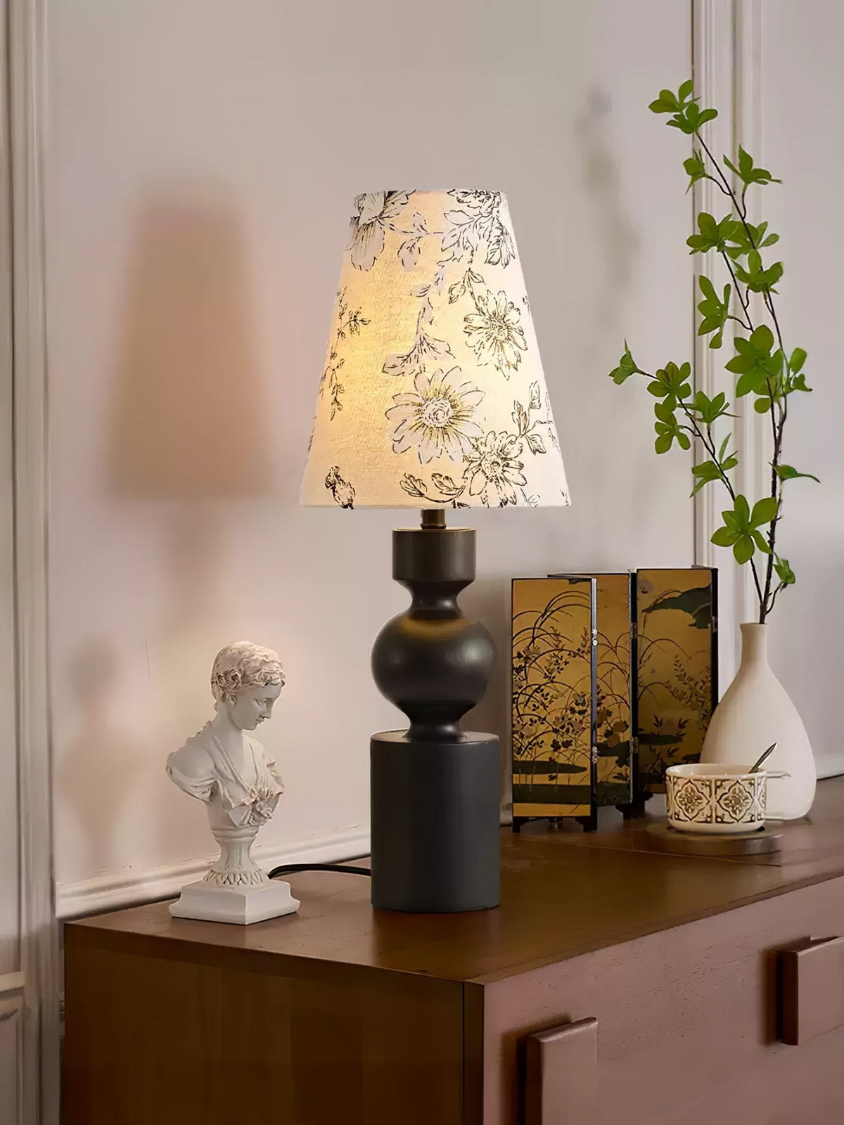 Wooden Flower Pattern Table Lamp