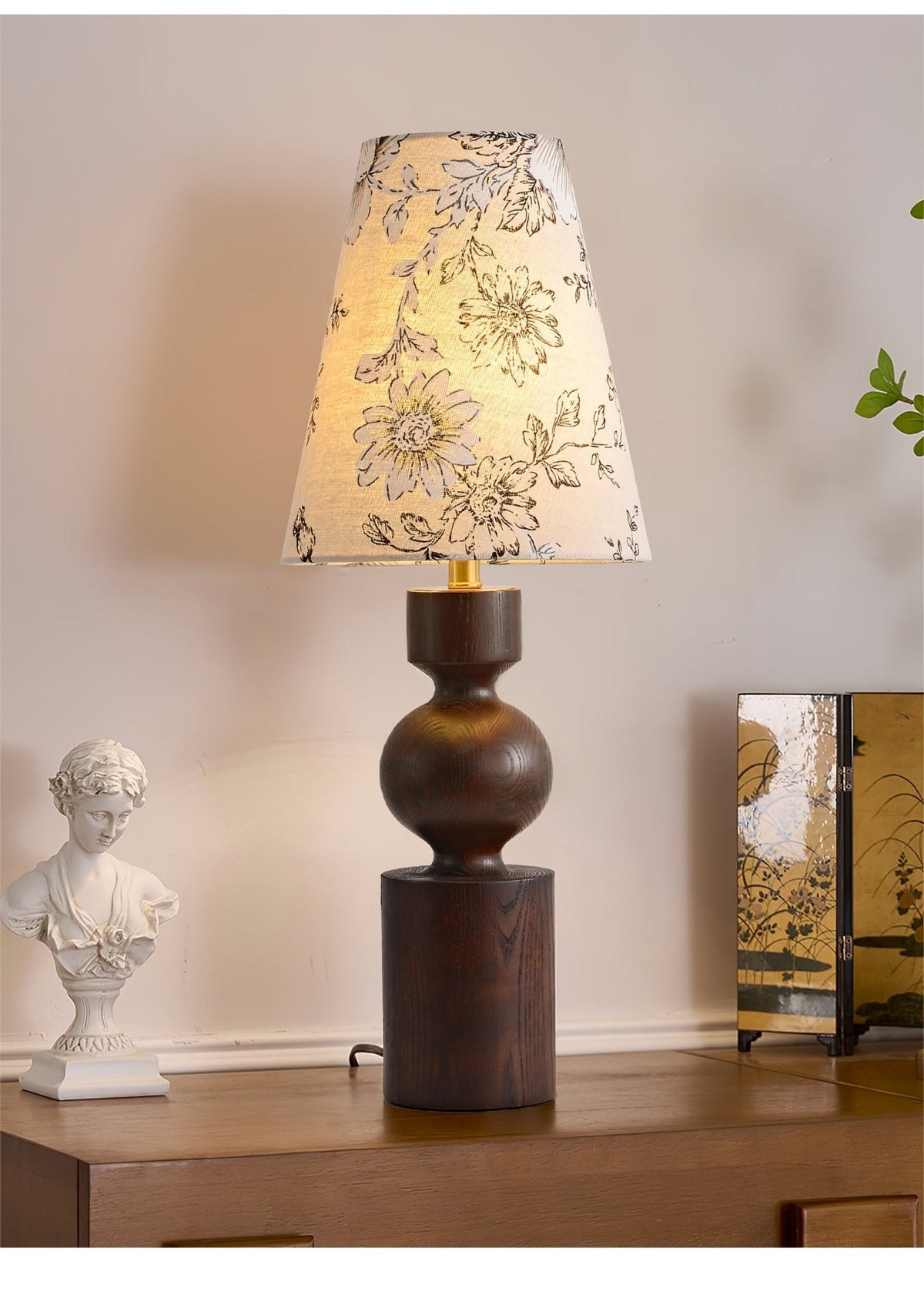Wooden Flower Pattern Table Lamp