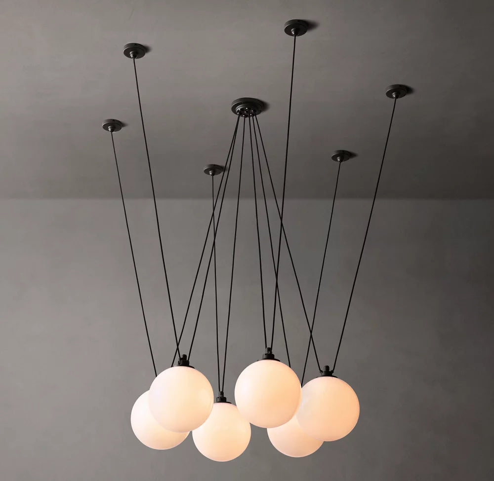 Les Acrobates de Gras Chandelier