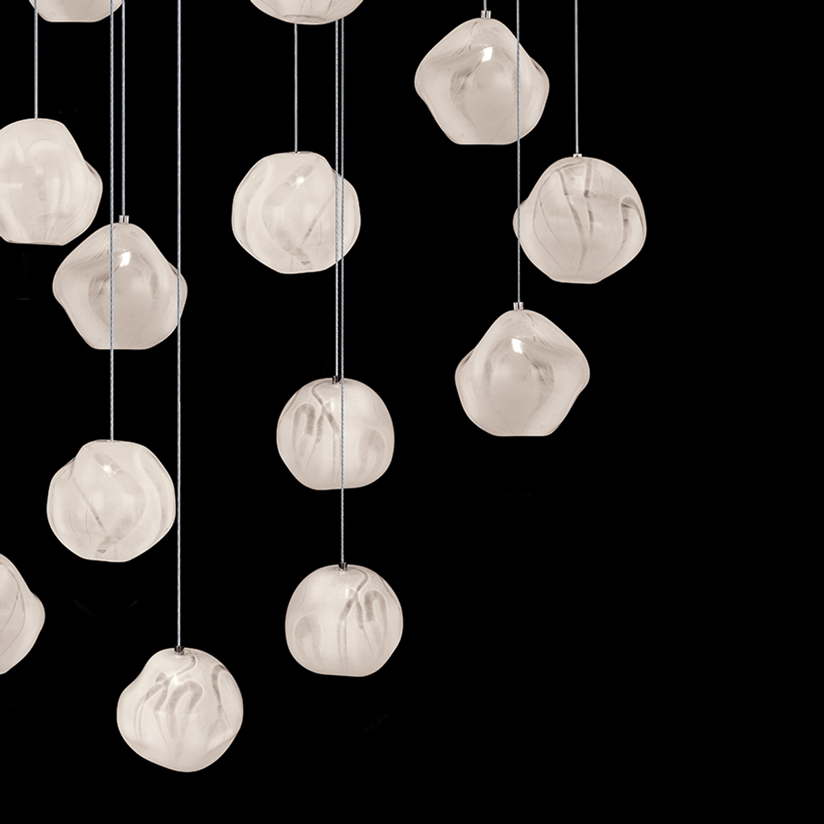 VESTA 32" W Round Pendant