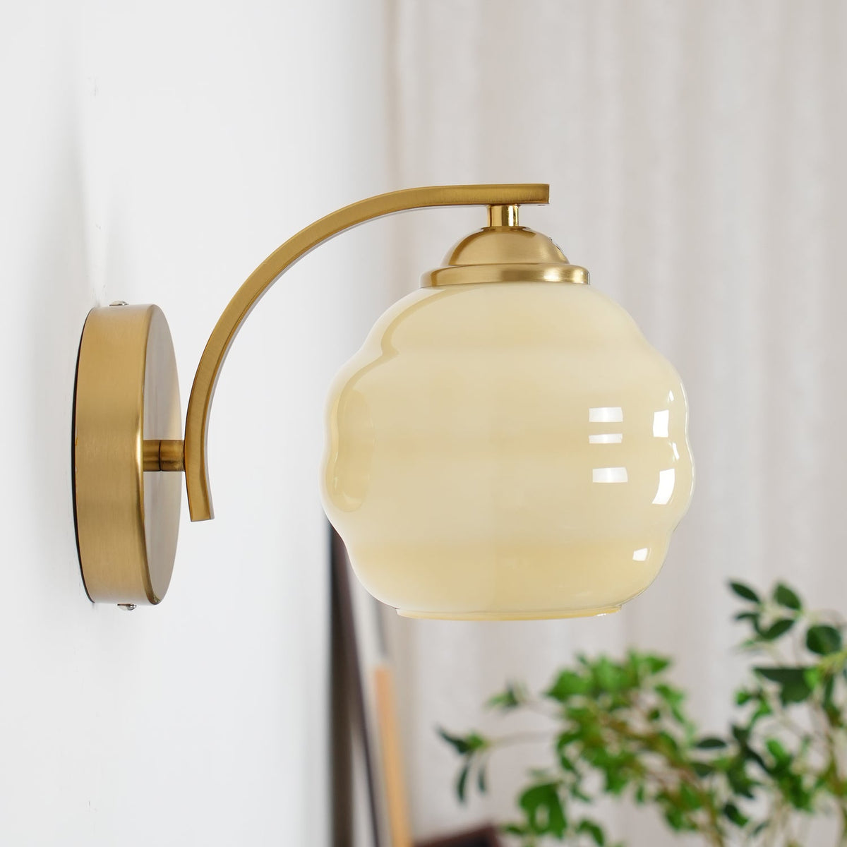 Art Deco Plug-in Wall Lamp