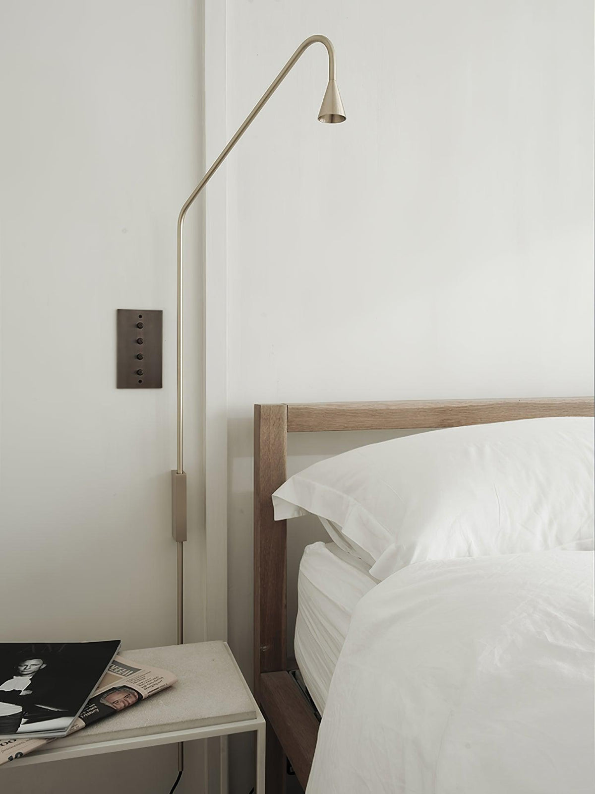 Svarna Wall Lamp 17.7″