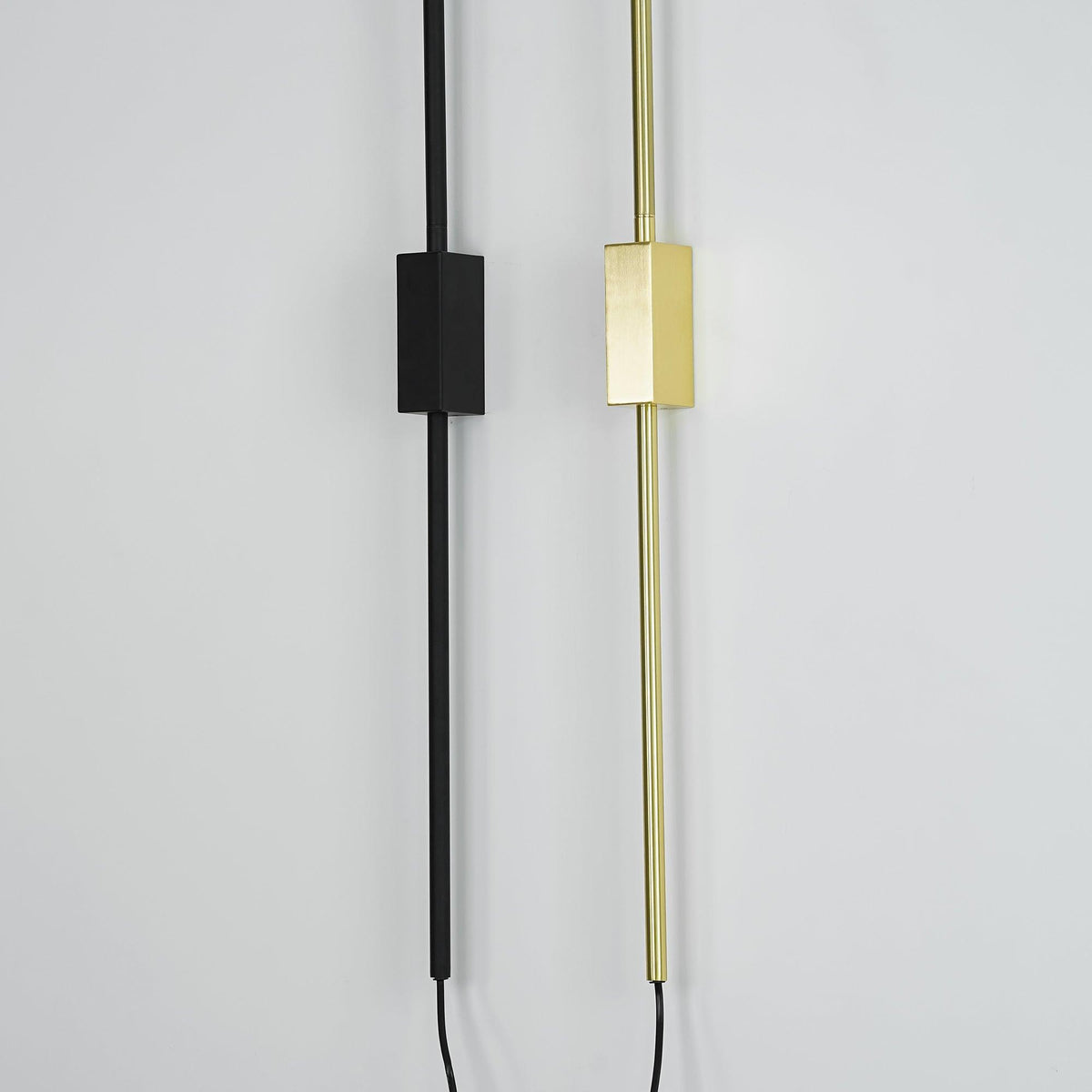 Svarna Wall Lamp 17.7″