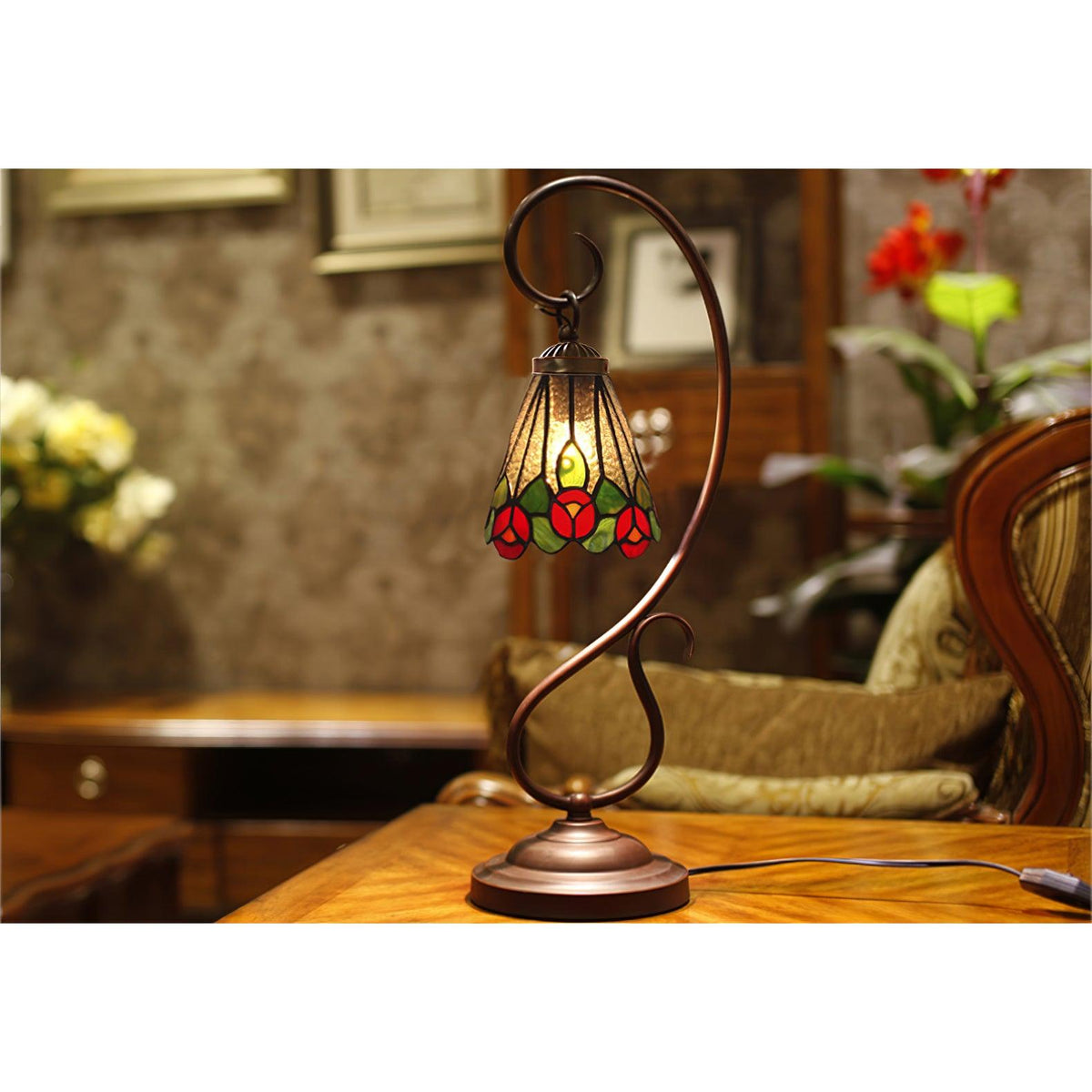 Cal Lighting Cotulla Tiffany Table Lamp 9.8"