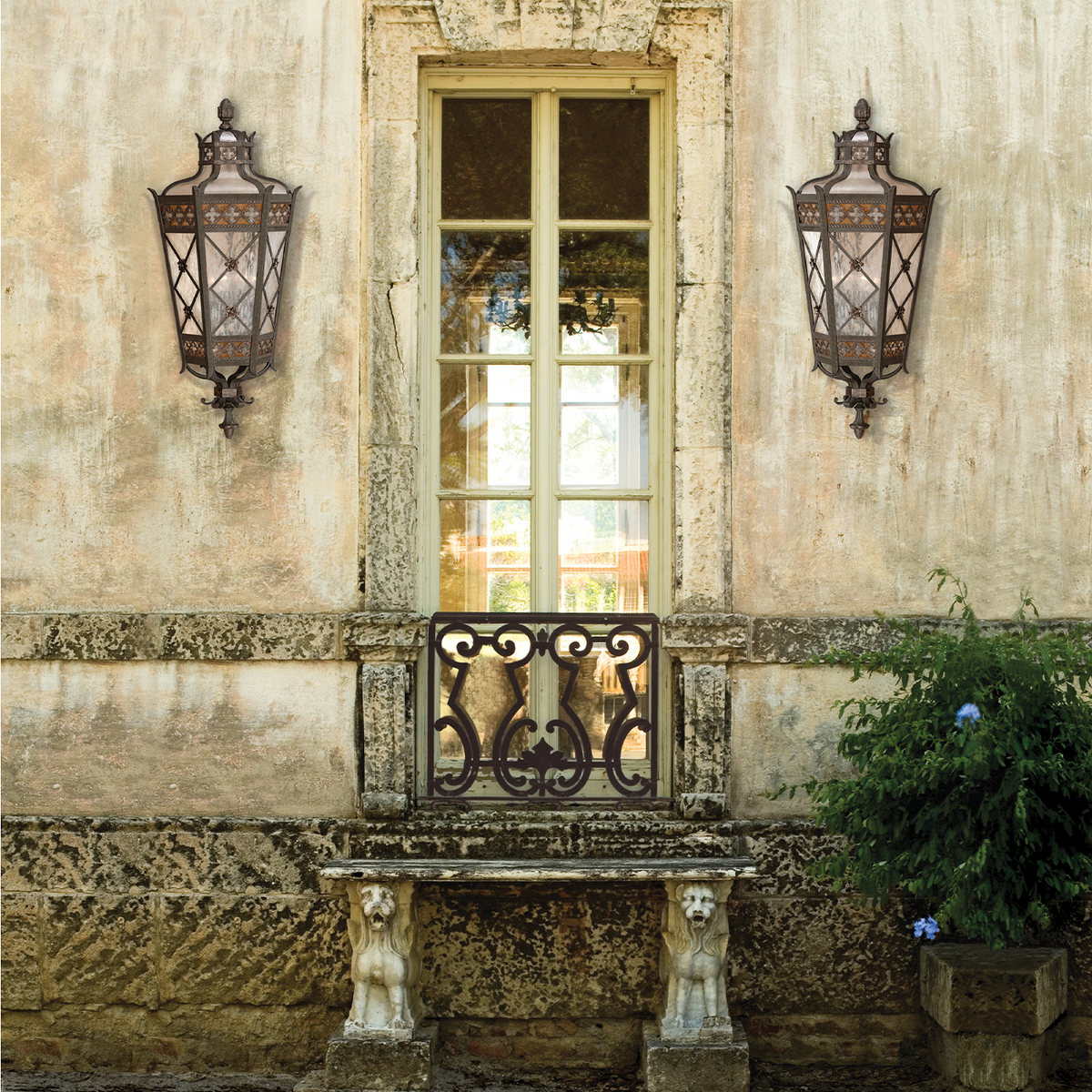 CHATEAU OUTDOOR 32" H Outdoor Wall Mount