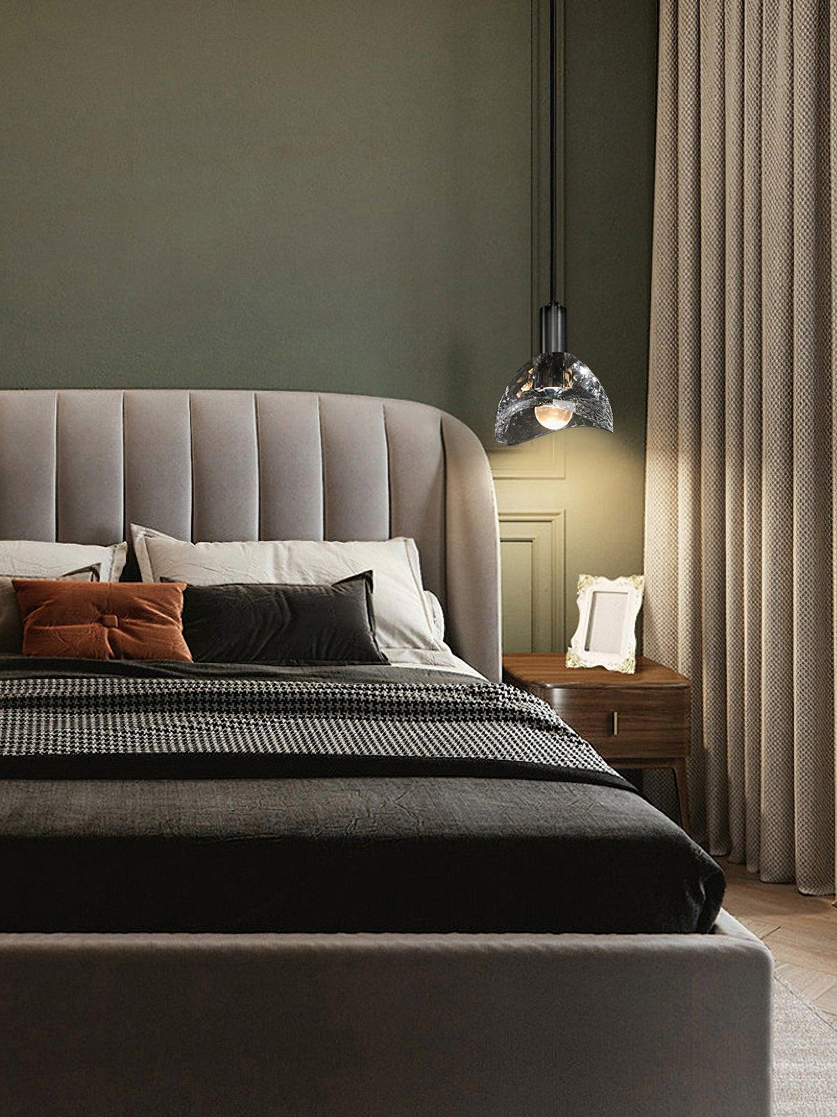 Latham Glass Pendant Lamp