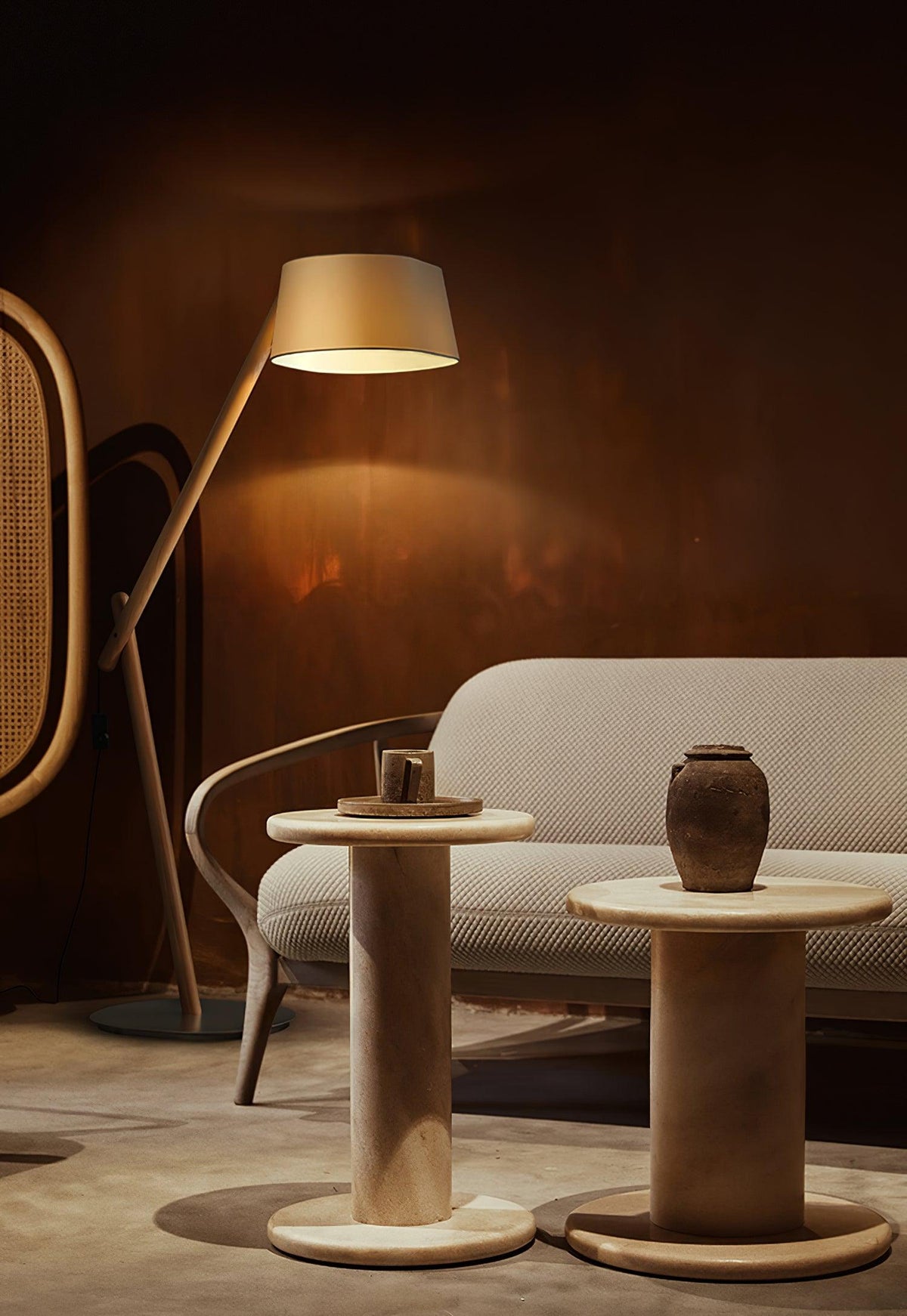 Lean Pivot Floor Lamp 18.9"