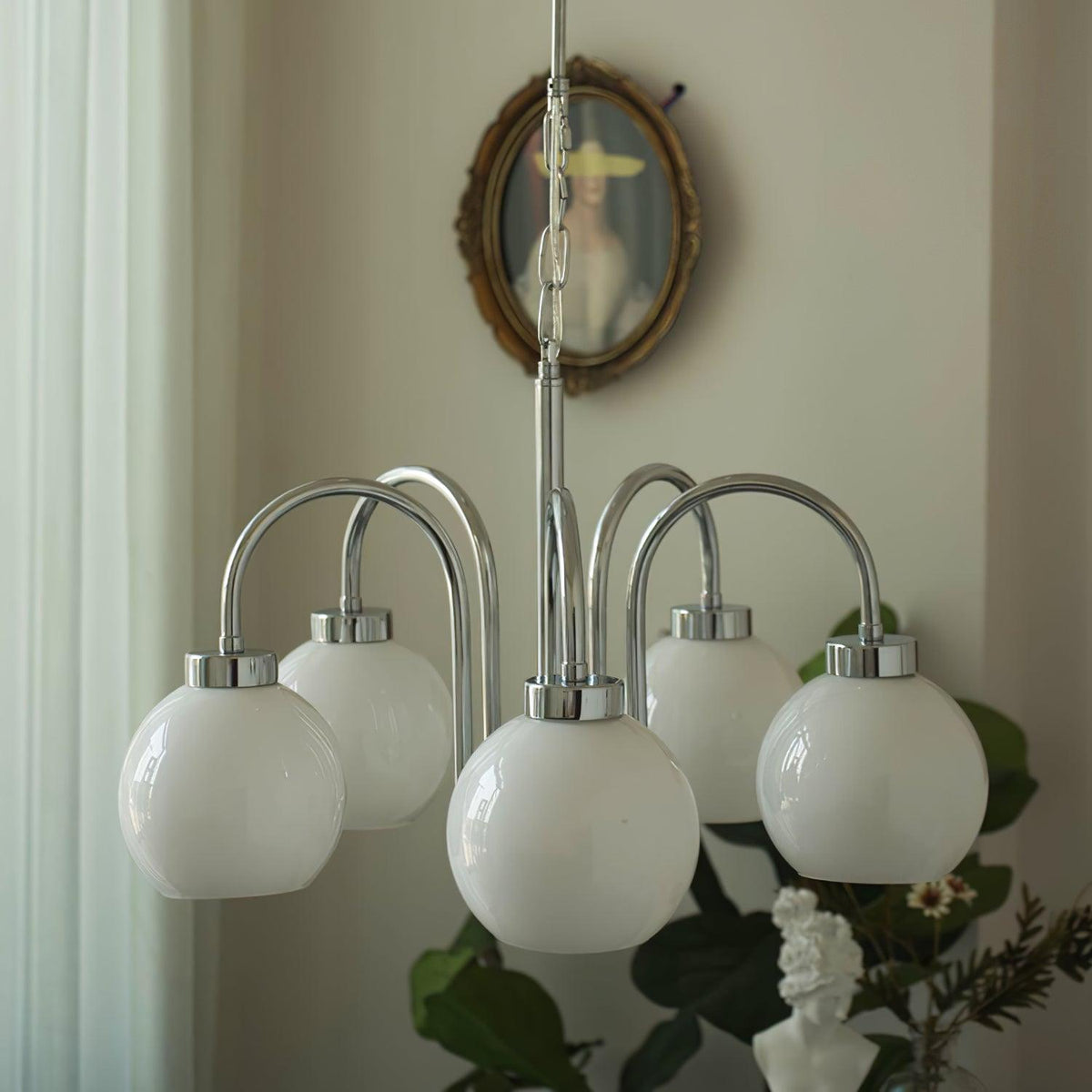 Loa Chandelier