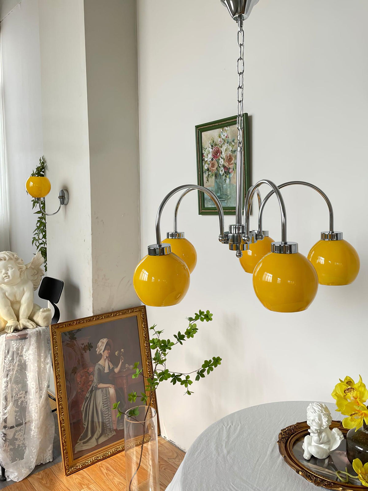 Loa Chandelier