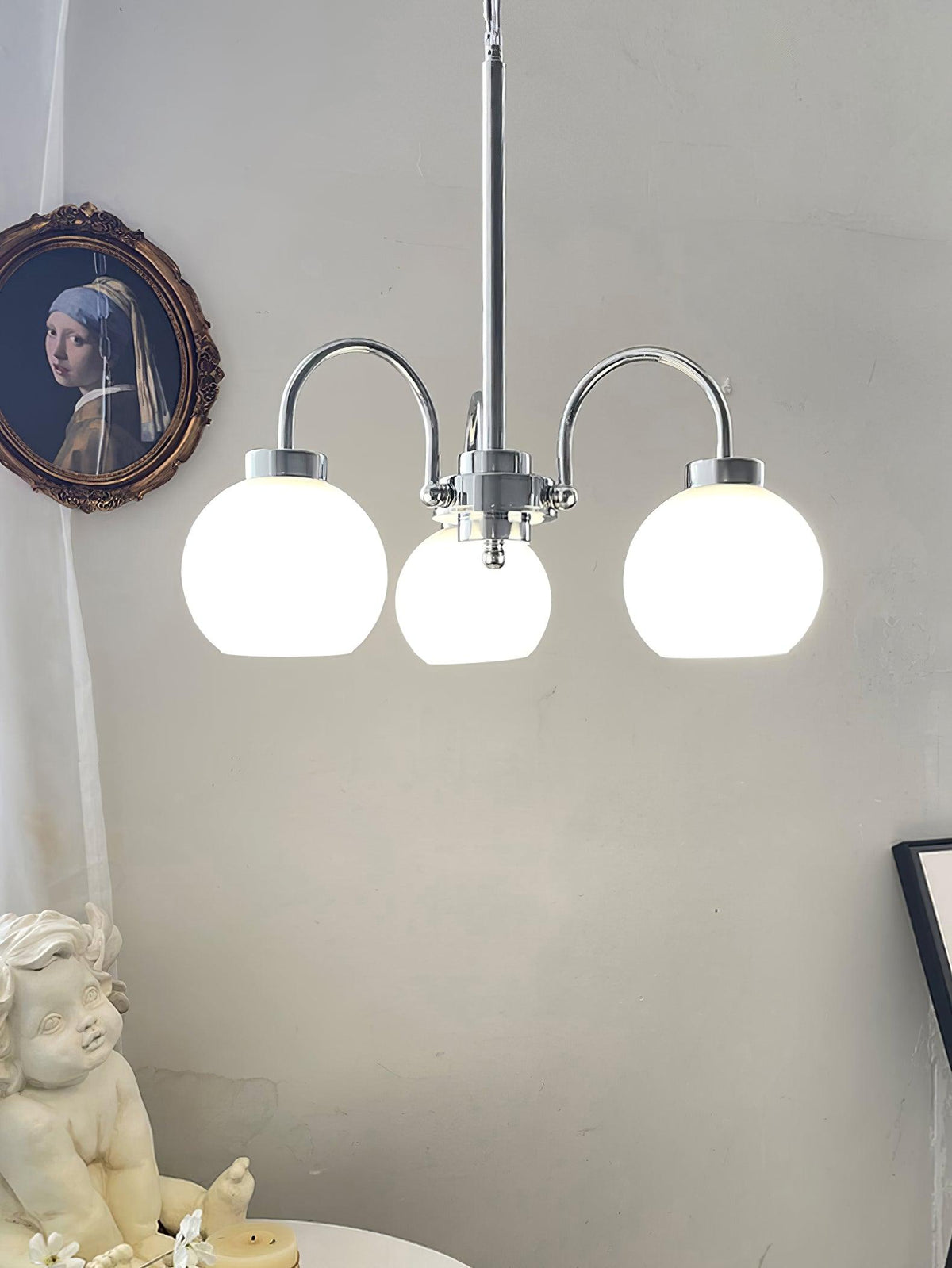 Loa Chandelier