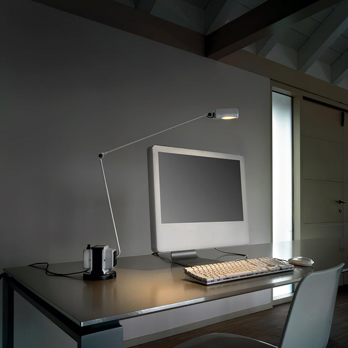 Apex Flex Table Lamp 4.3"