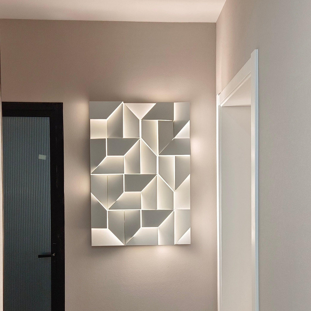 Shadows Grand Plug-in Sconce