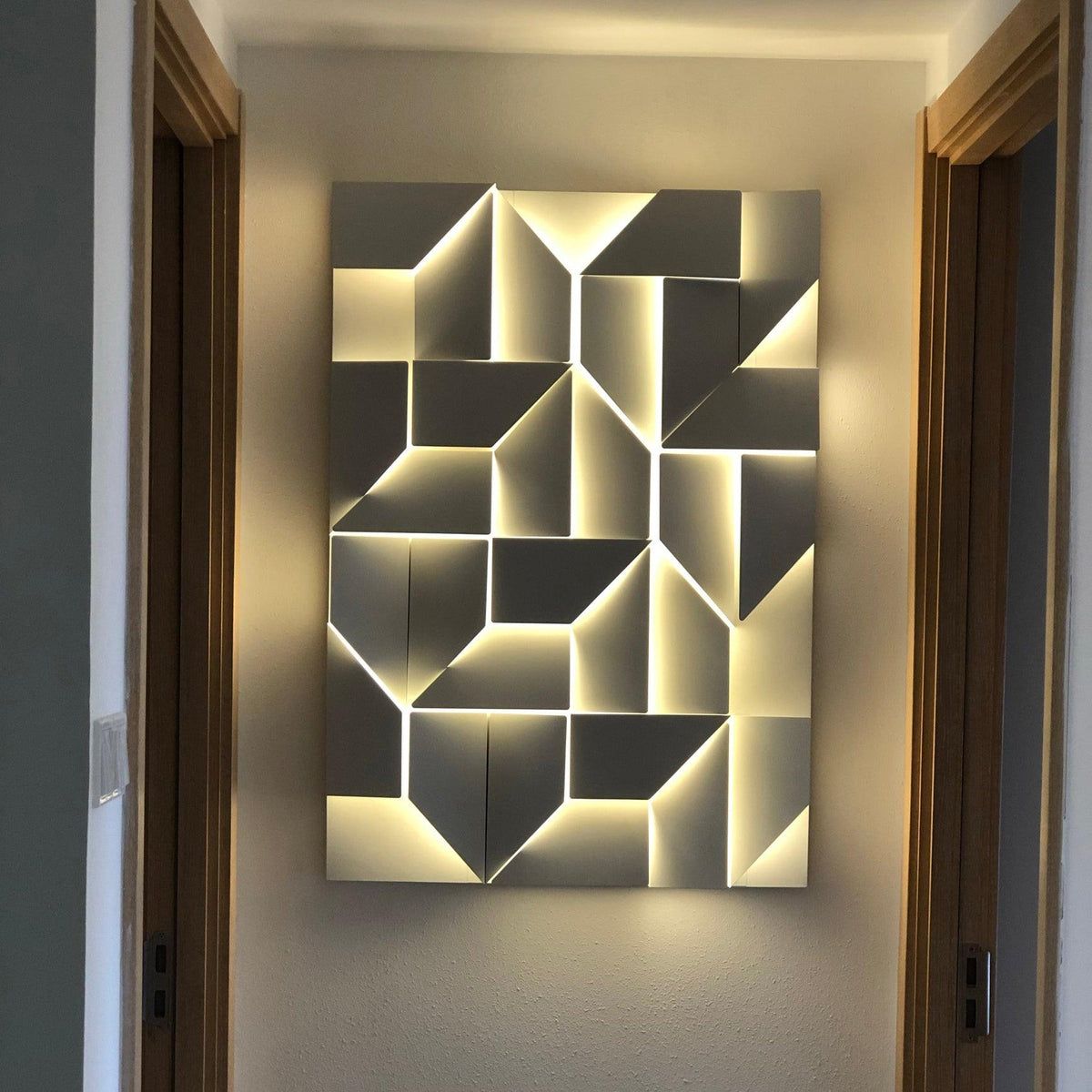 Shadows Grand Plug-in Sconce