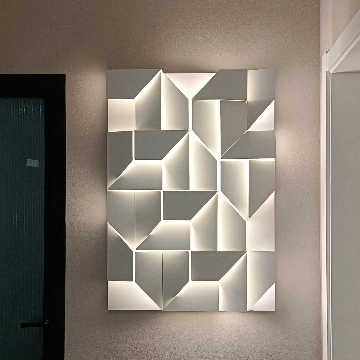 Shadows Grand Plug-in Sconce