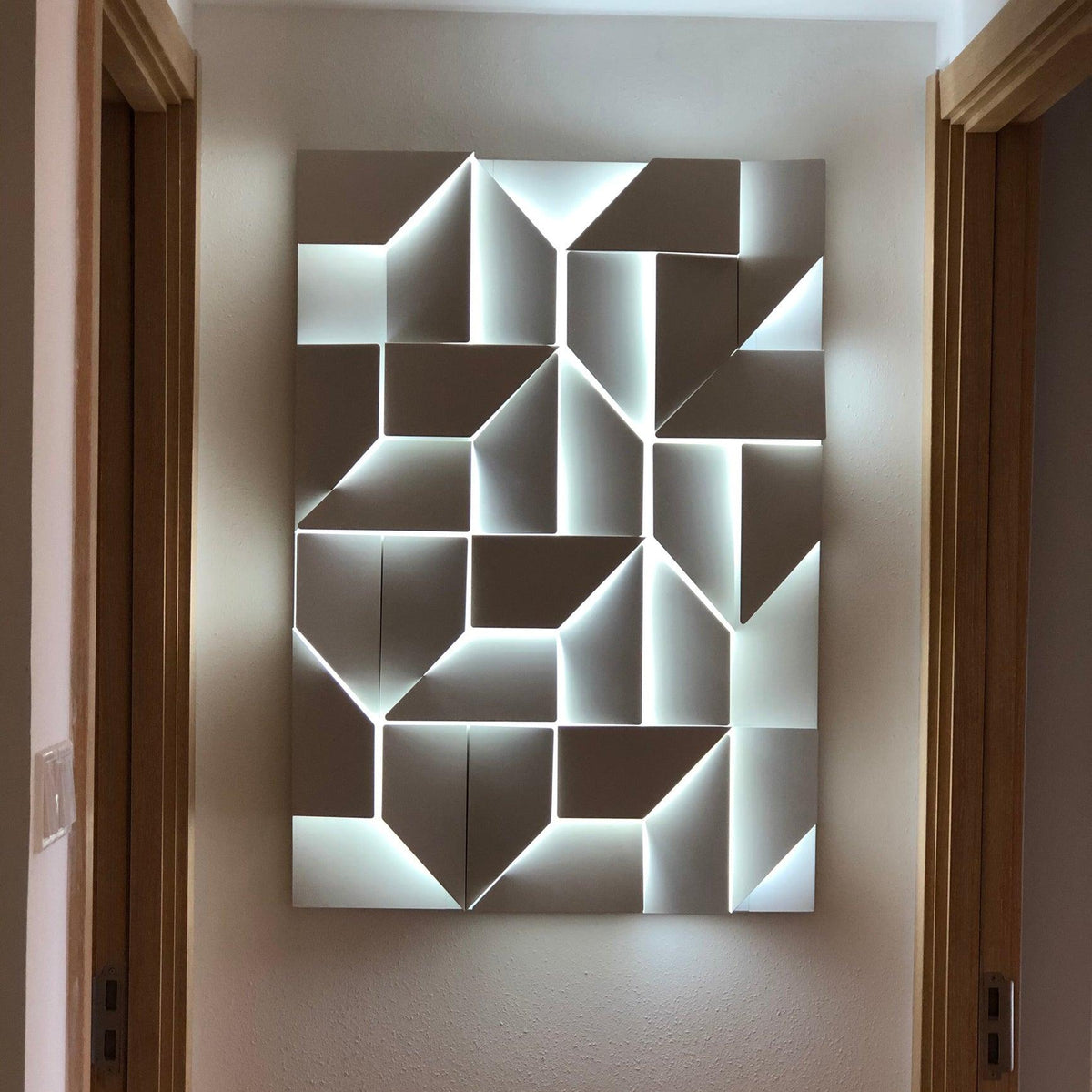 Shadows Grand Plug-in Sconce