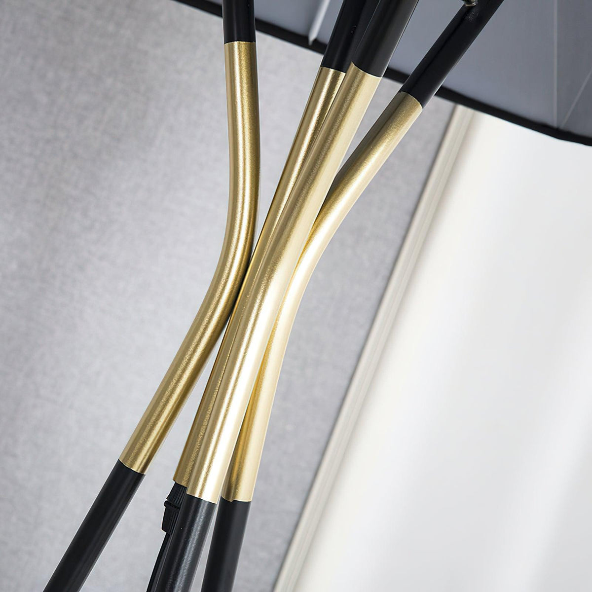 Solitaire Floor Lamp 22.4″