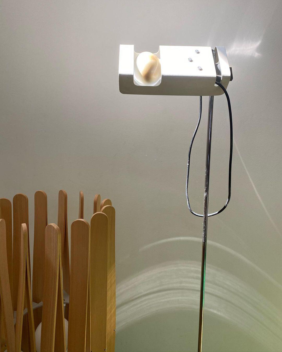Spider Floor Lamp 9.1"