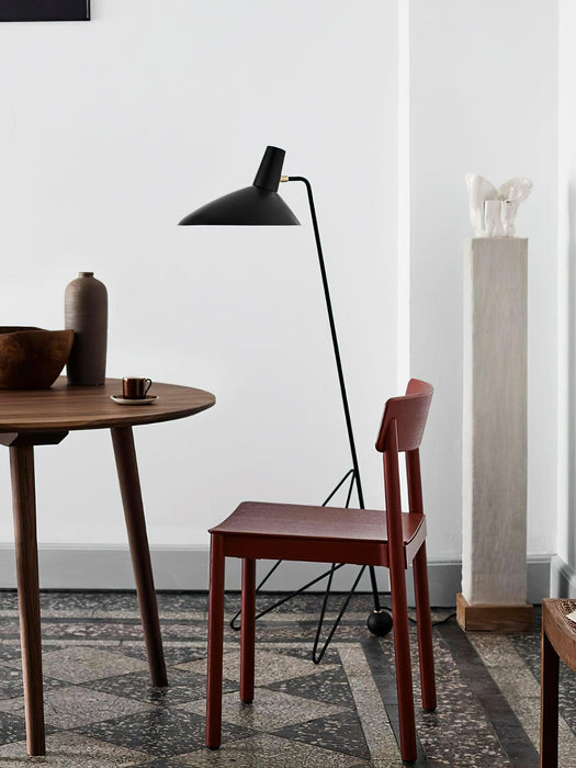 Svelte Noir Floor Lamp 28.3"