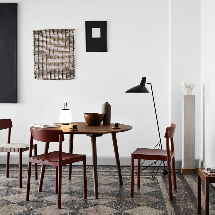 Svelte Noir Floor Lamp 28.3"