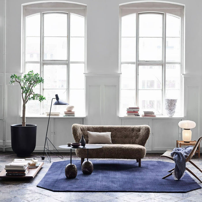 Svelte Noir Floor Lamp 28.3"