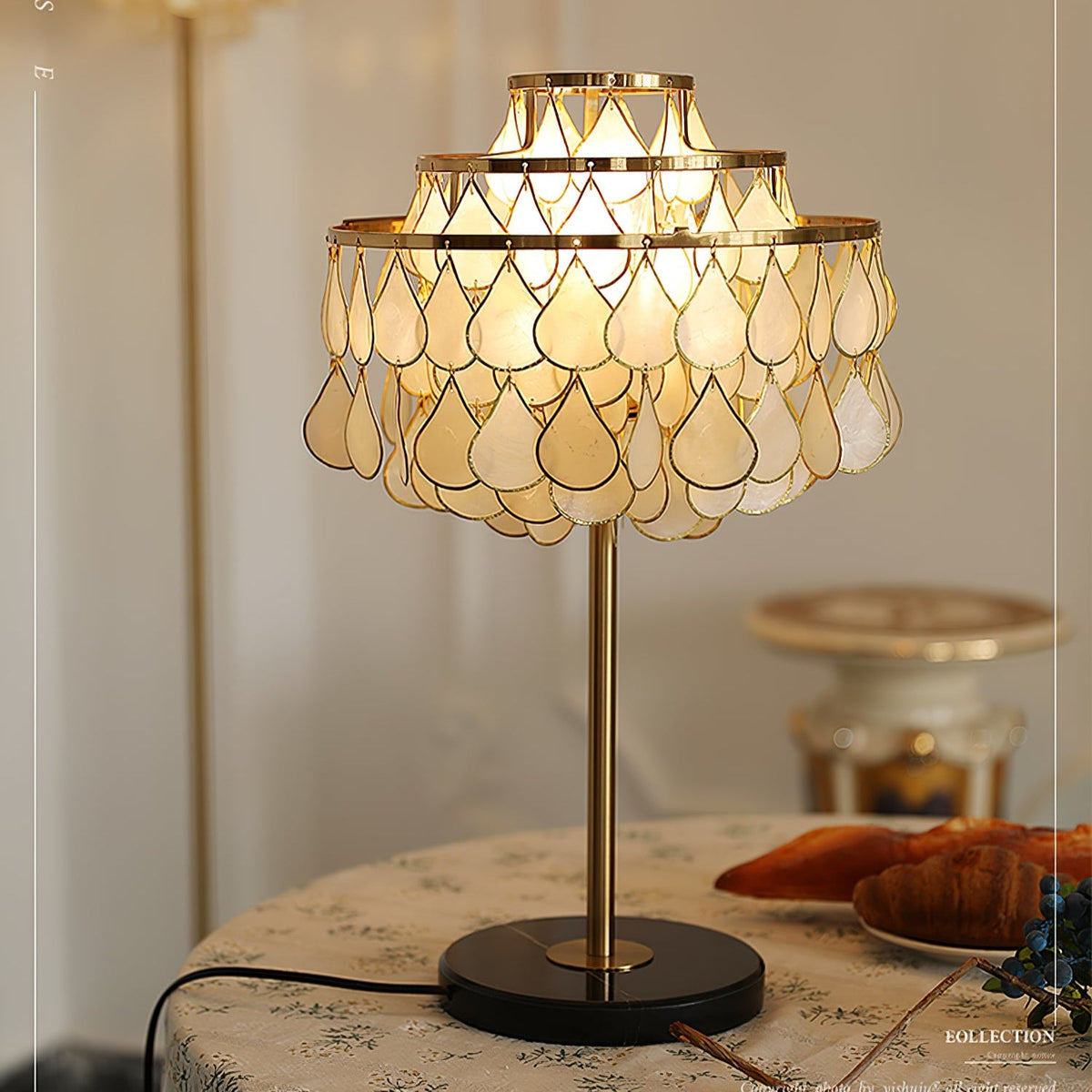 Teardrops Shell Table Lamp
