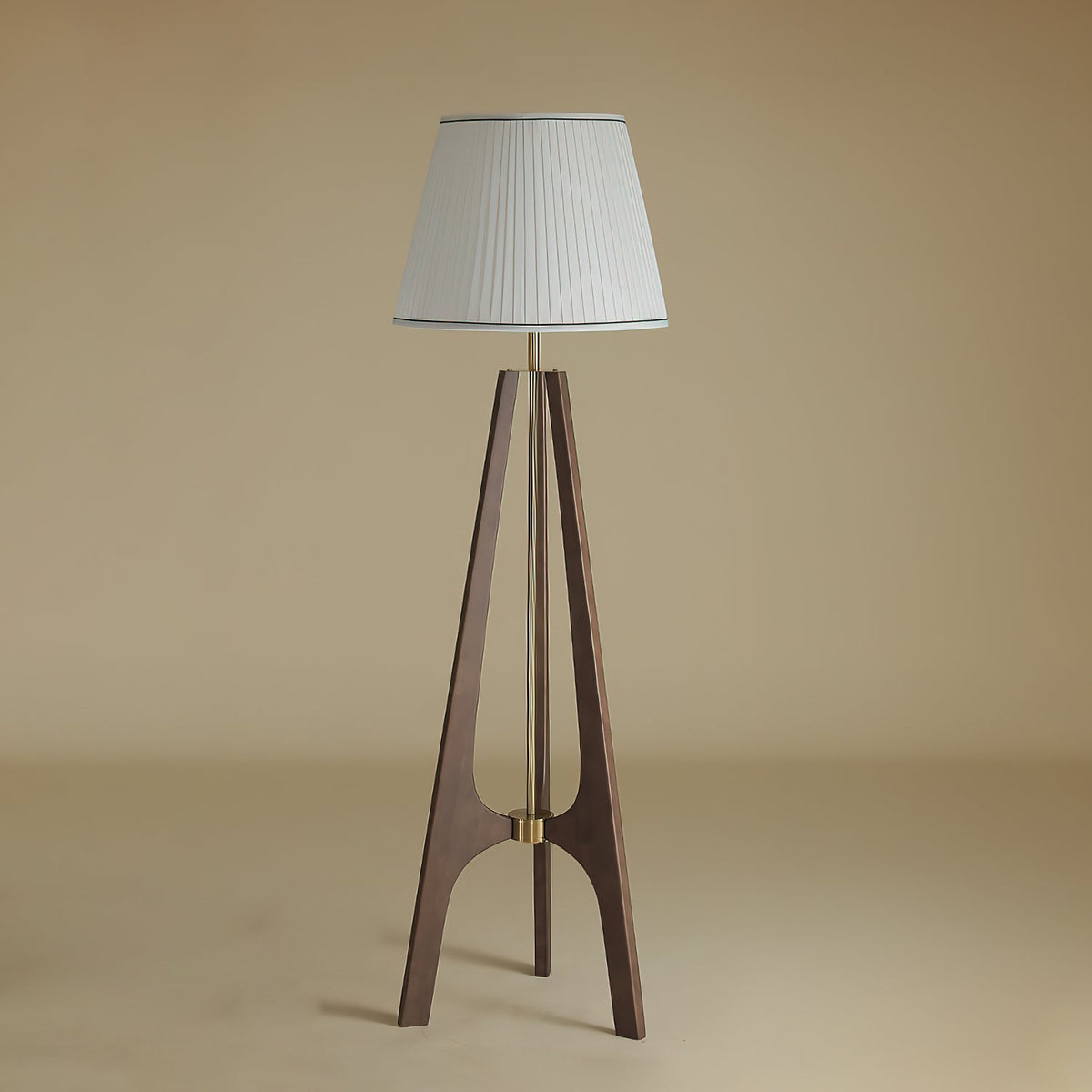 Trivelle Tripod Floor Lamp