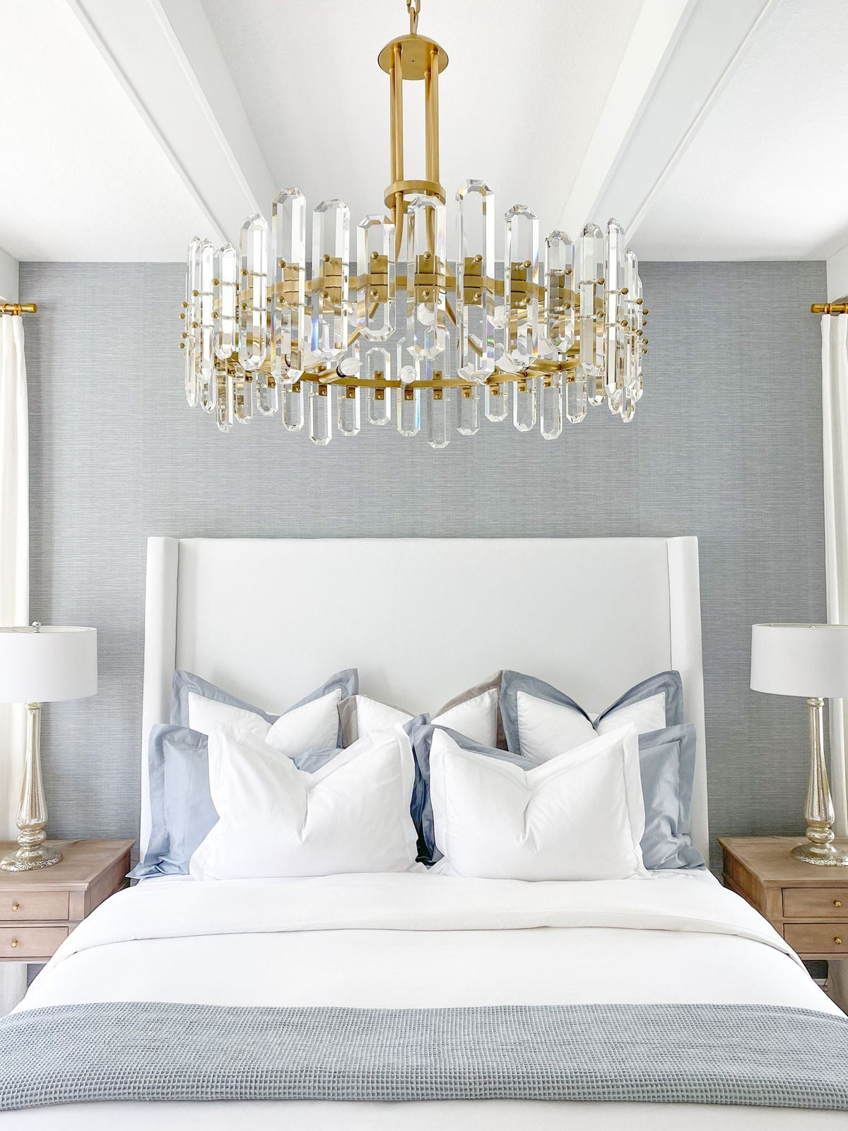 Crystorama Bolton 31"W Aged Brass 12-Light Crystal Chandelier